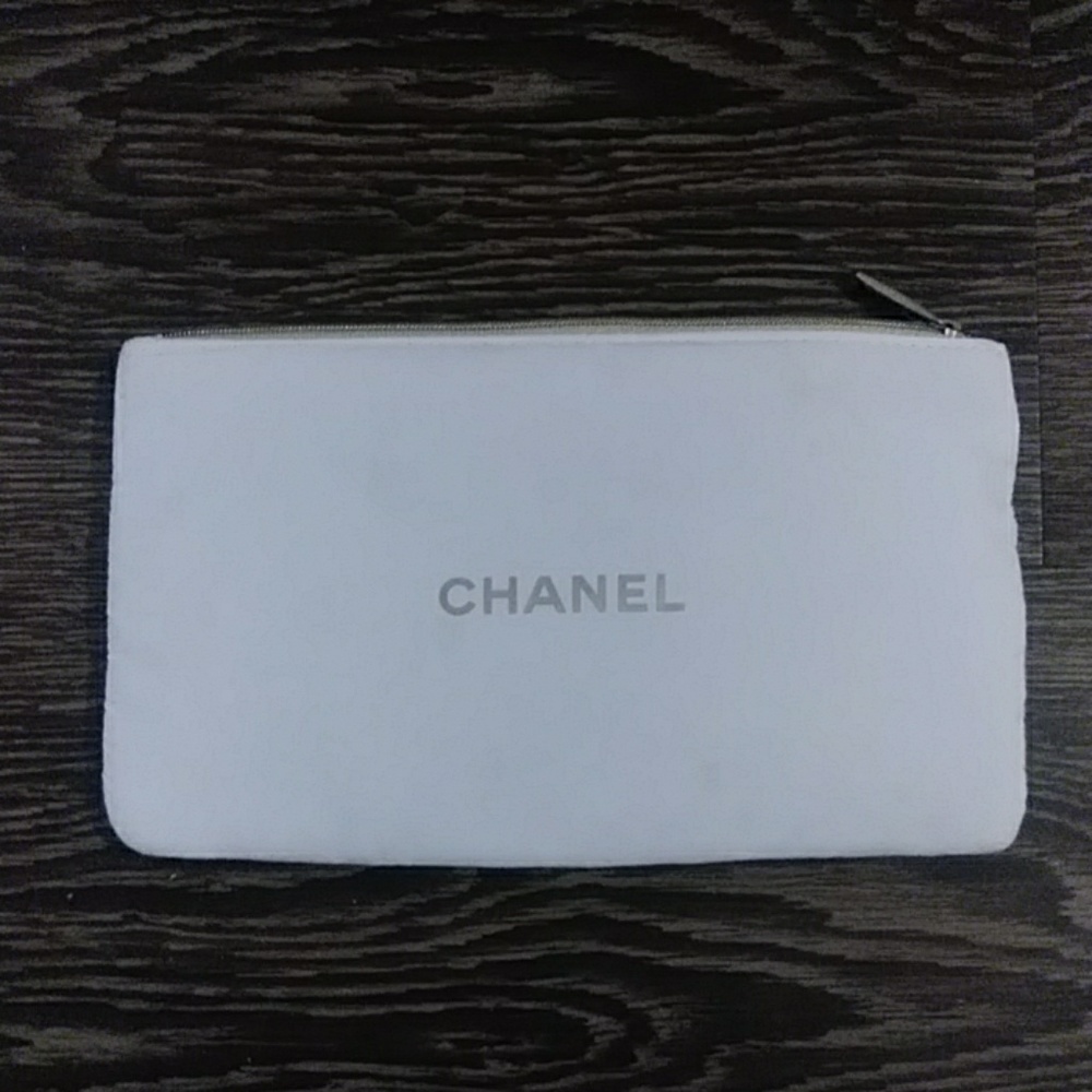 CHANEL Make-Up Pouch-White